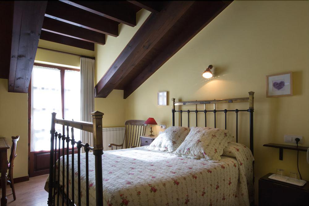 Hotel El Carmen Ribadesella Bagian luar foto