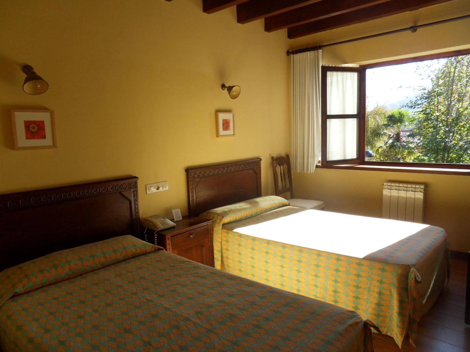 Hotel El Carmen Ribadesella Bagian luar foto