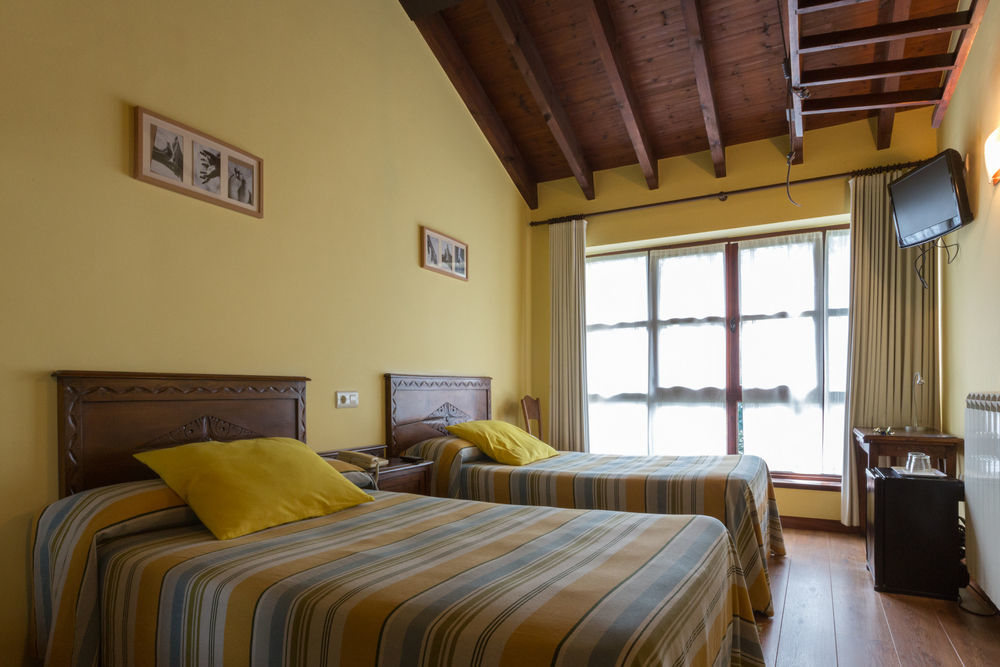 Hotel El Carmen Ribadesella Bagian luar foto